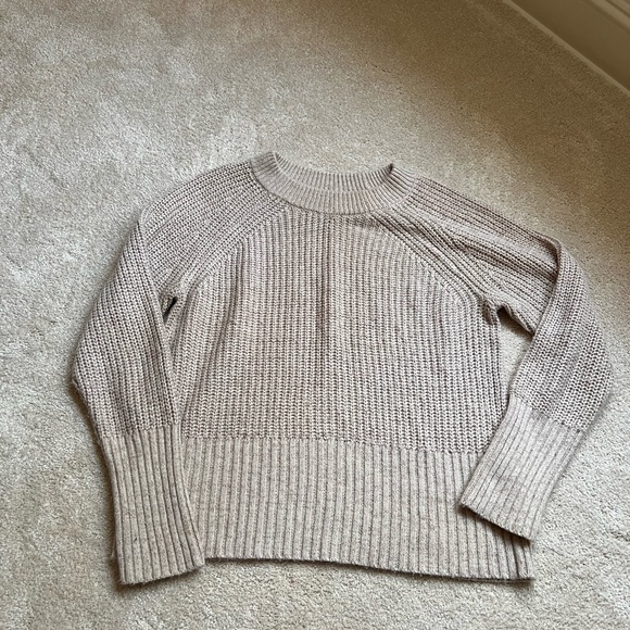 Universal Thread cream sweater - Picture 1 of 2